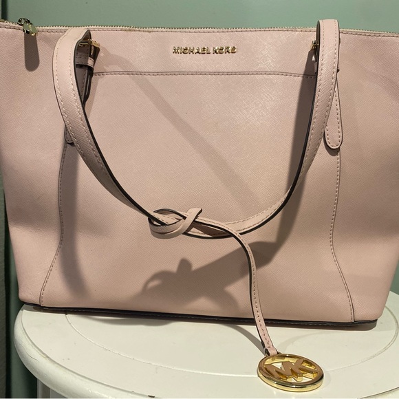 I took tags off/never used. I uploaded a photo for true color. - Picture 2 of 5